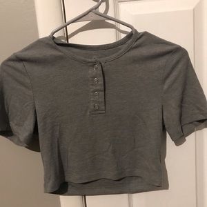 cropped gray tee